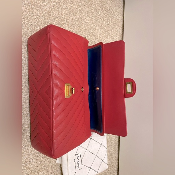 Chanel Chevron 2.55 Classic Reissue 226 Leather Flap Bag - Picture 11 of 11